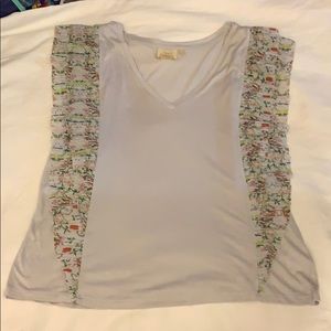 Grey knit top with floral contrast